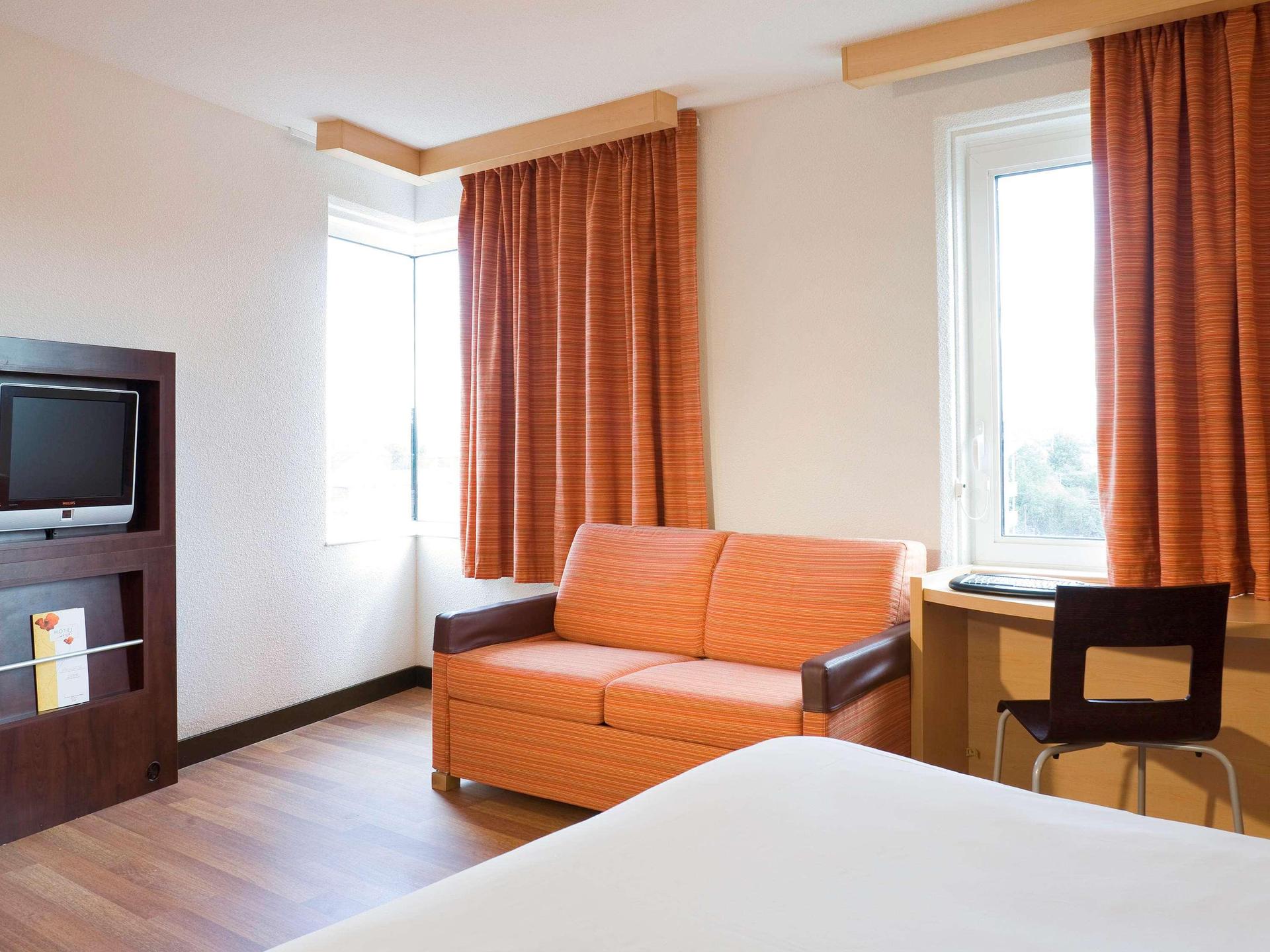 IBIS BRISTOL TEMPLE MEADS QUAY — 8