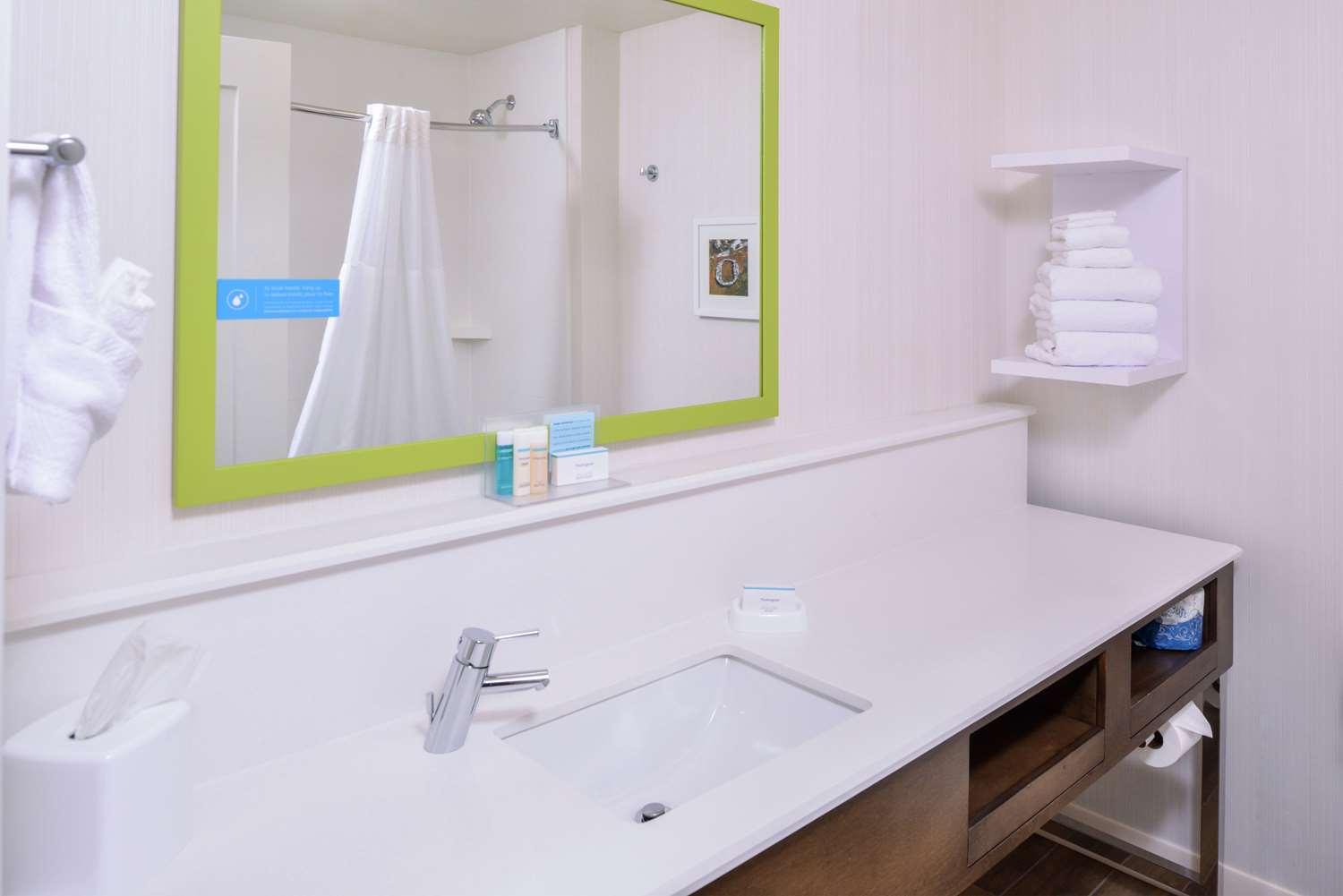 Hampton Inn Eugene — 1