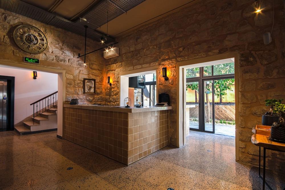 CANARY HOTEL 69454 — 5
