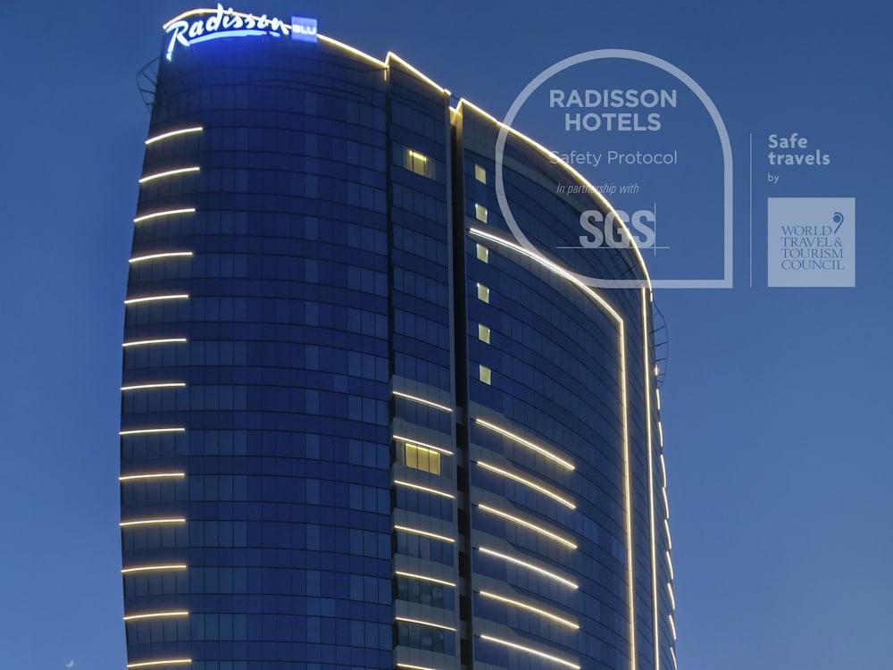 Radisson Blu Dubai Canal View — 1