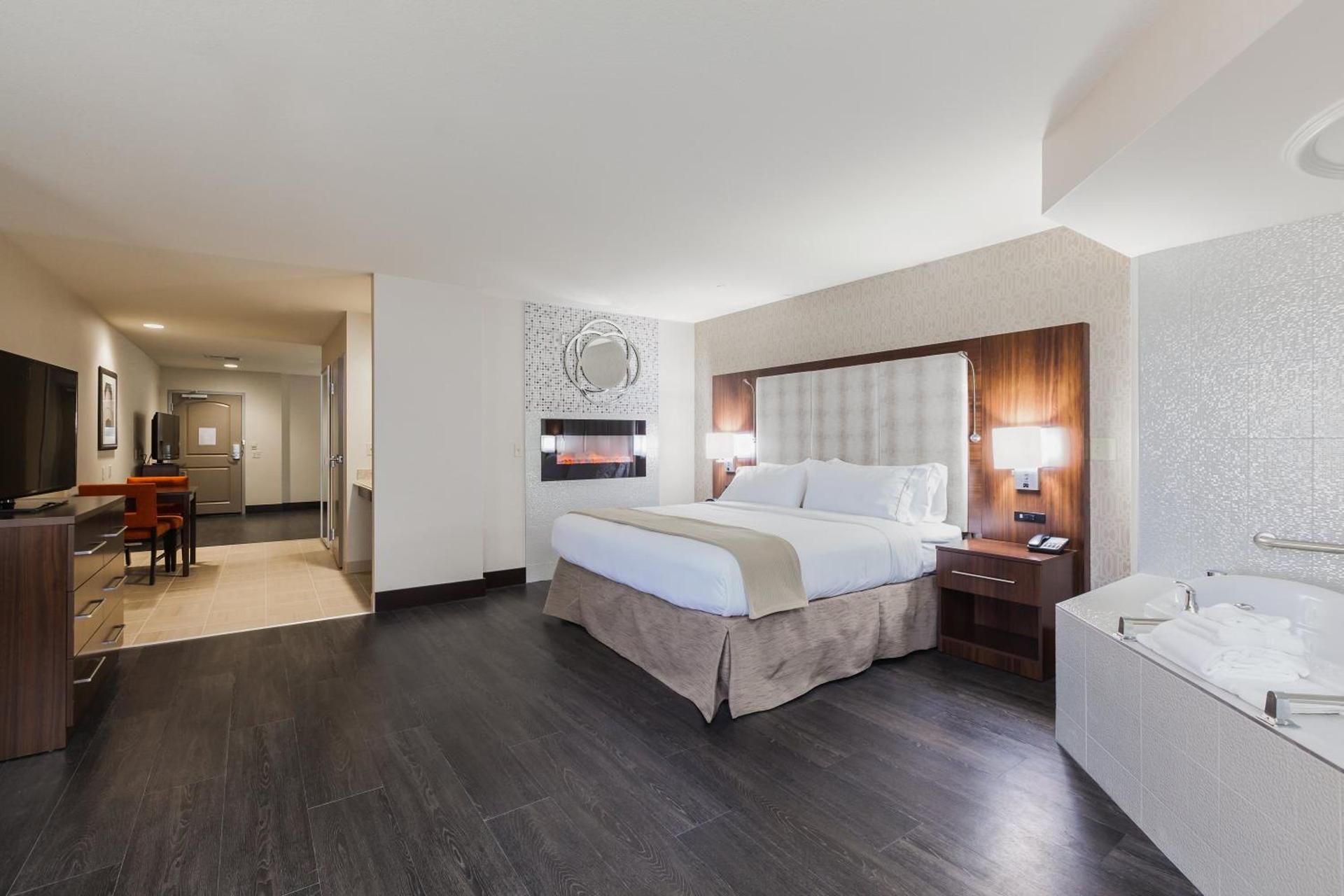 HOLIDAY INN EXPRESS AND SUITES EUREKA — 10