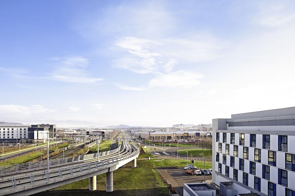 NOVOTEL EDINBURGH PARK — 4