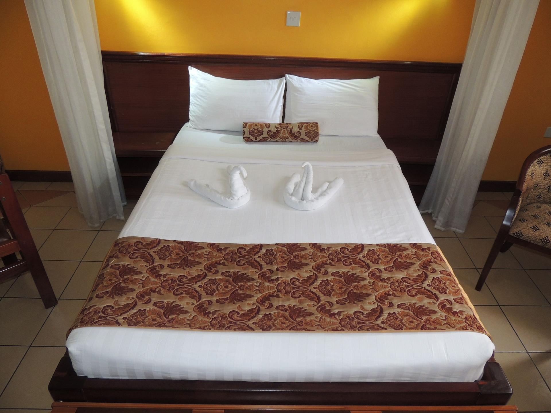 THE HENNESSIS HOTEL 1057788 — 7