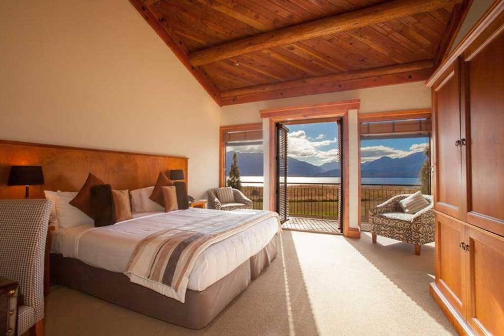 FIORDLAND LODGE 90787 — 8