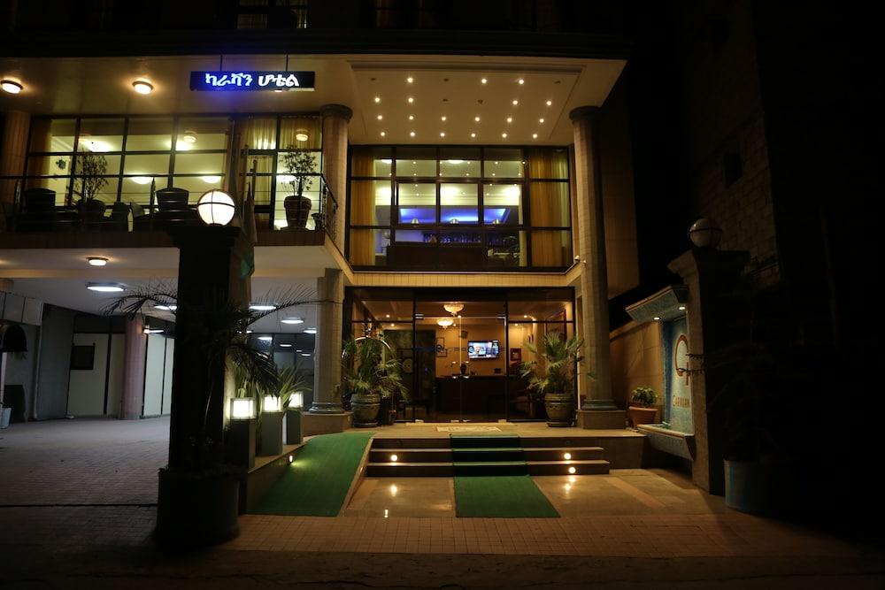 Caravan Hotel — 3
