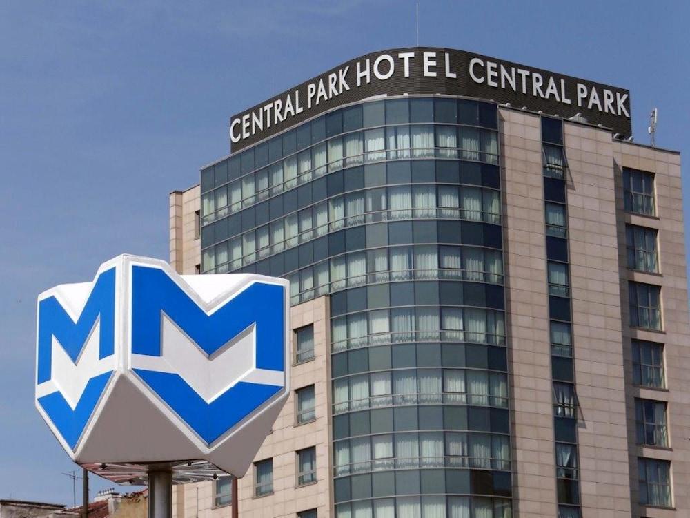 ROSSLYN CENTRAL PARK HOTEL — 1