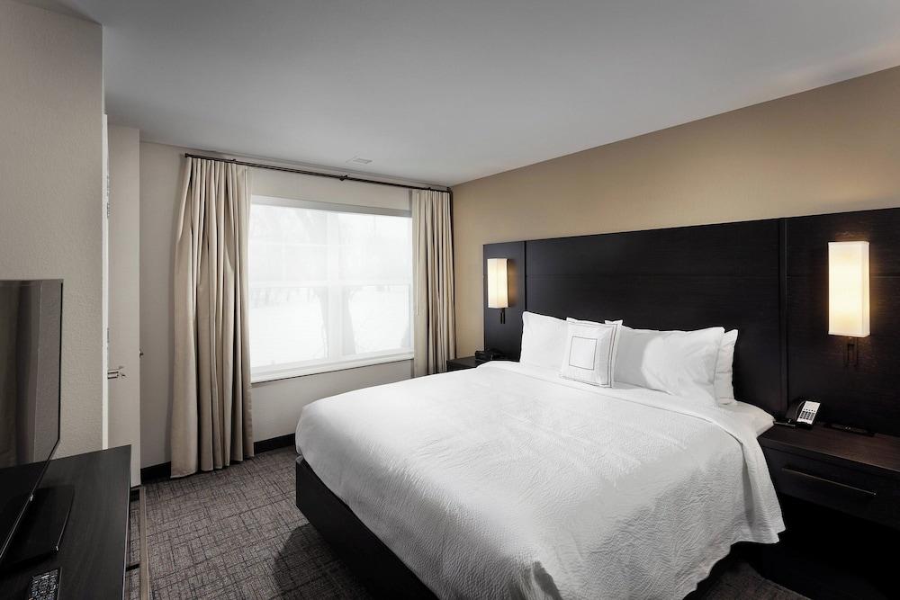 Residence Inn Milwaukee Brookfield — 10