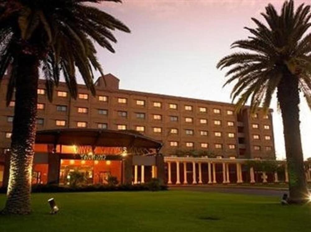 PEERMONT WALMONT AMBASSADOR (4 Star) AT THE GRAND PALM  HOTEL, CASINO AND CONVENTION RESORT GABORONE — 8