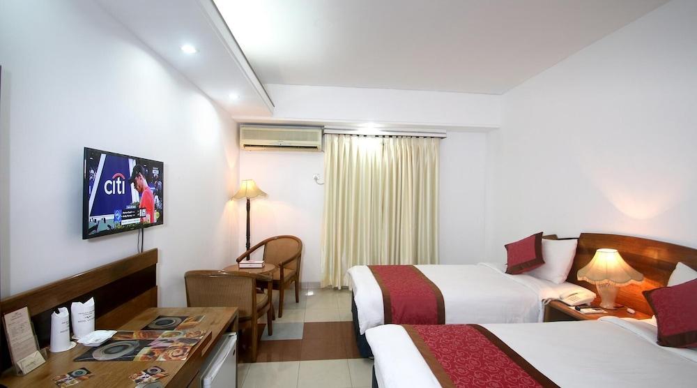 Hotel Victory — 4