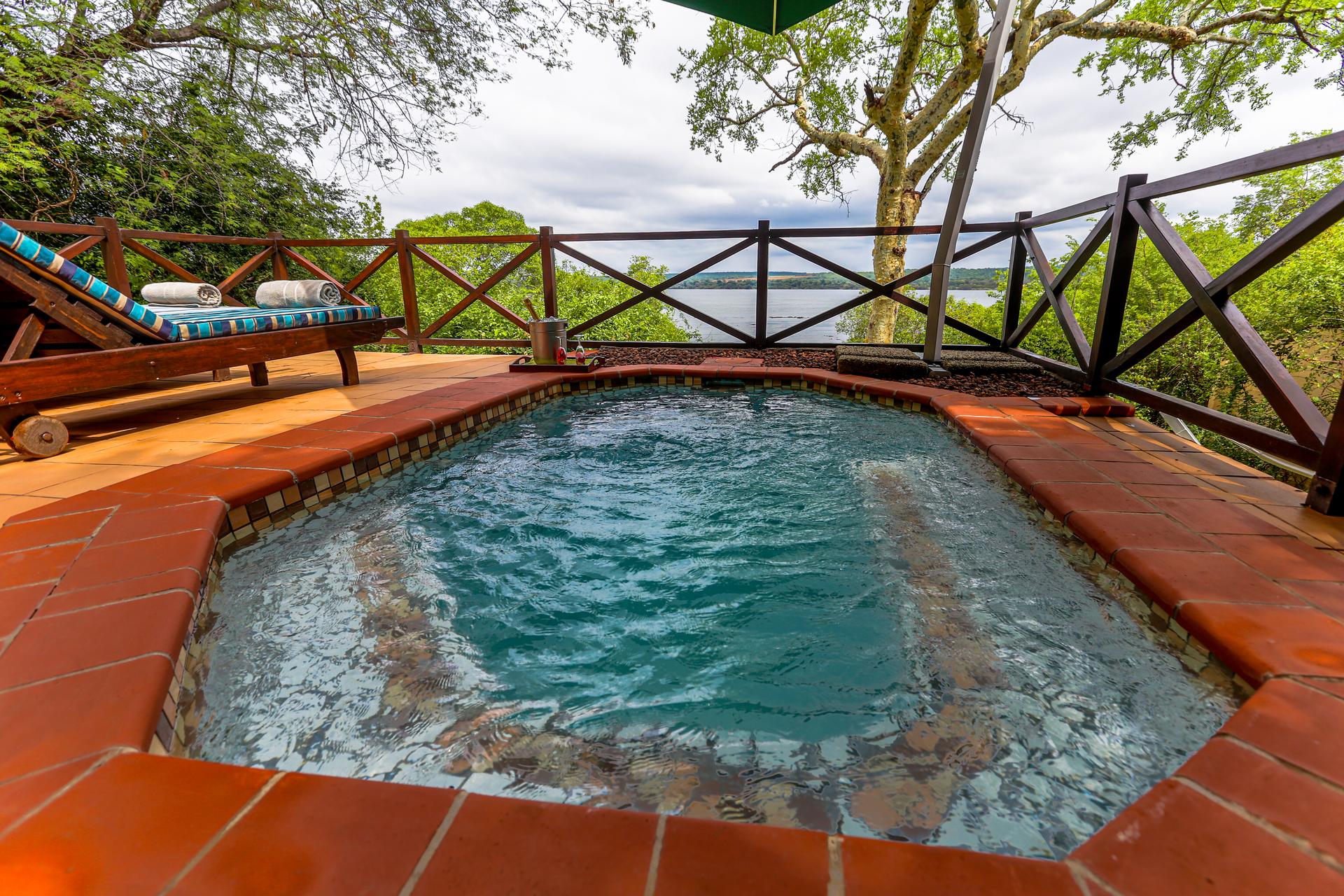 RIVER CLUB(T) — 9