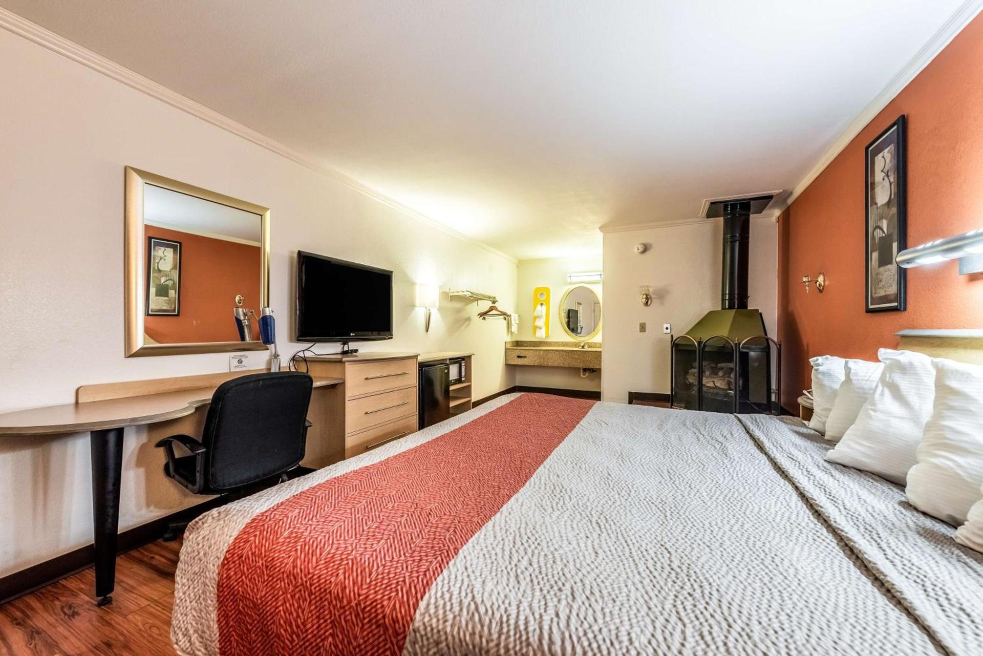 Motel6 Gatlinburg, TN - Smoky Mountains — 8