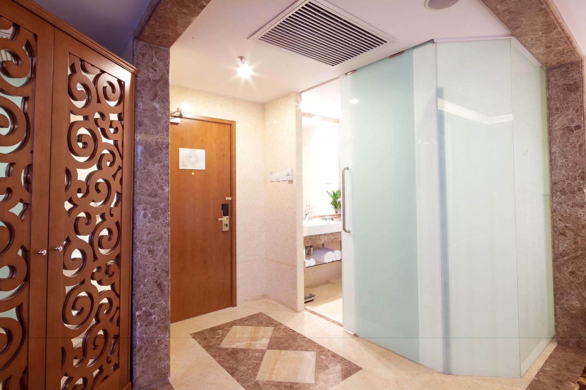 Howard Johnson by Wyndham Paragon Hotel Beijing — 1