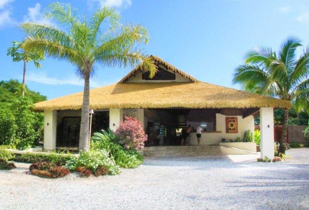 Crown Beach Resort and Spa - Adults Only — 2