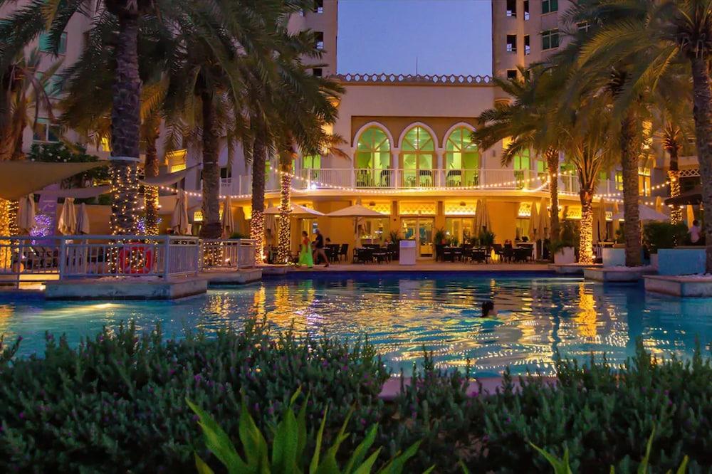 Movenpick Jumeirah Lakes Towers — 1