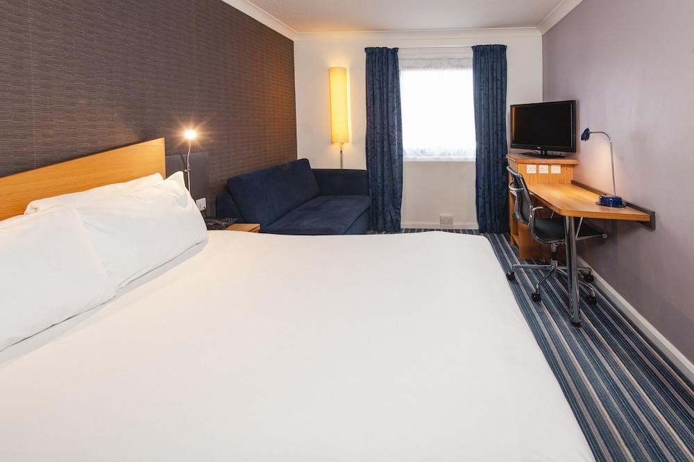 EXPRESS BY HOLIDAY INN INVERNESS — 8