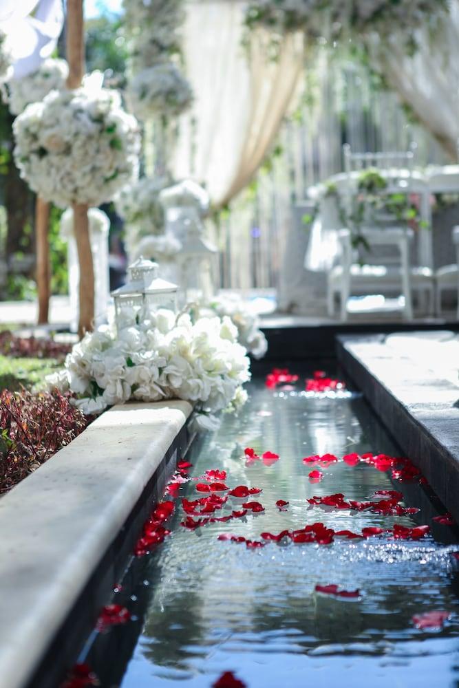 Grand Tropic Suites Hotel Surabaya 14544 — 8