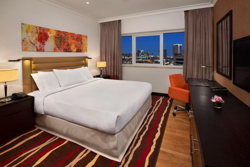 DoubleTree by Hilton Hotel & Residences Dubai Al Barsha — 10