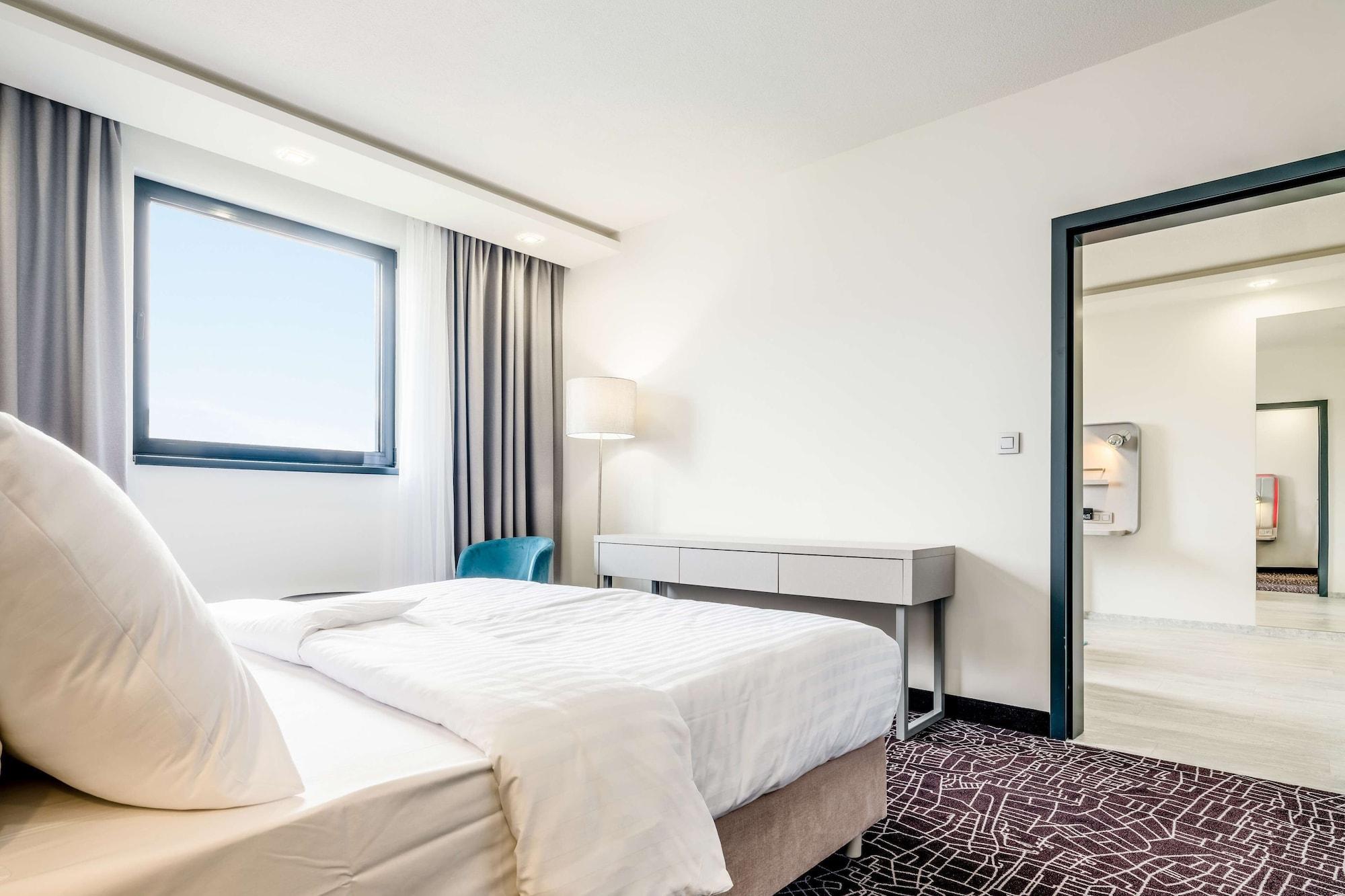 PARK INN DANUBE HOTEL — 6