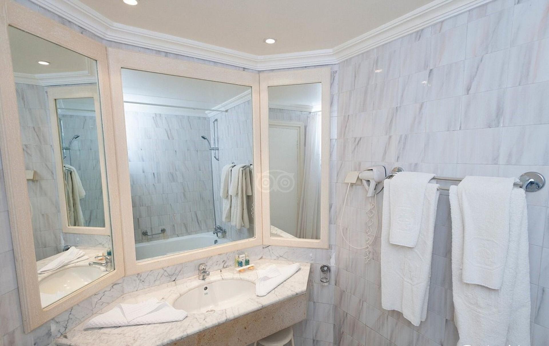 ORIENT PALACE HOTEL 891555 — 10