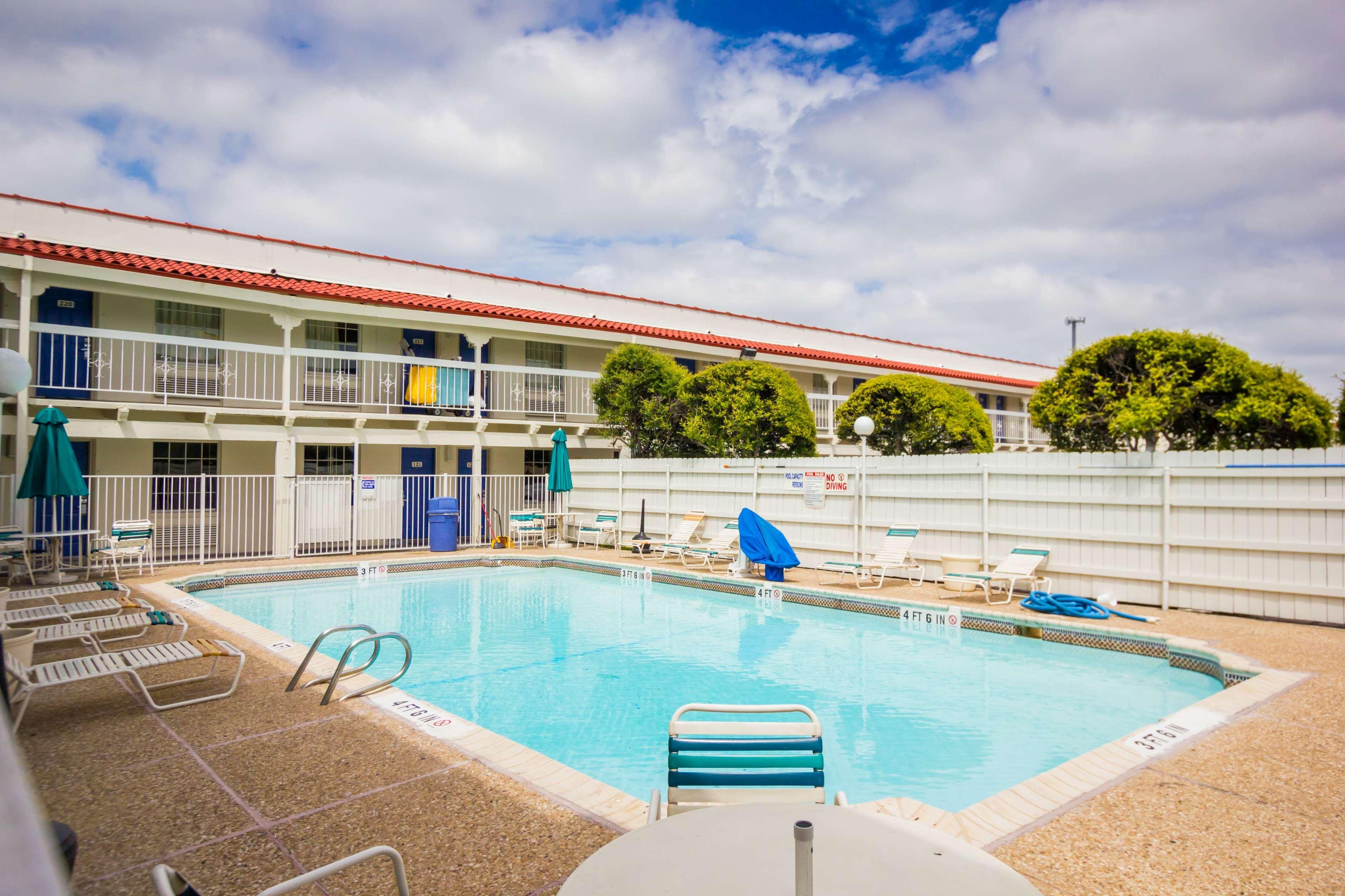 Motel6 Austin, TX - Midtown — 6