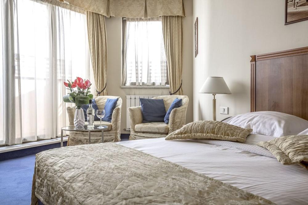 OPERA HOTEL 93196 — 10