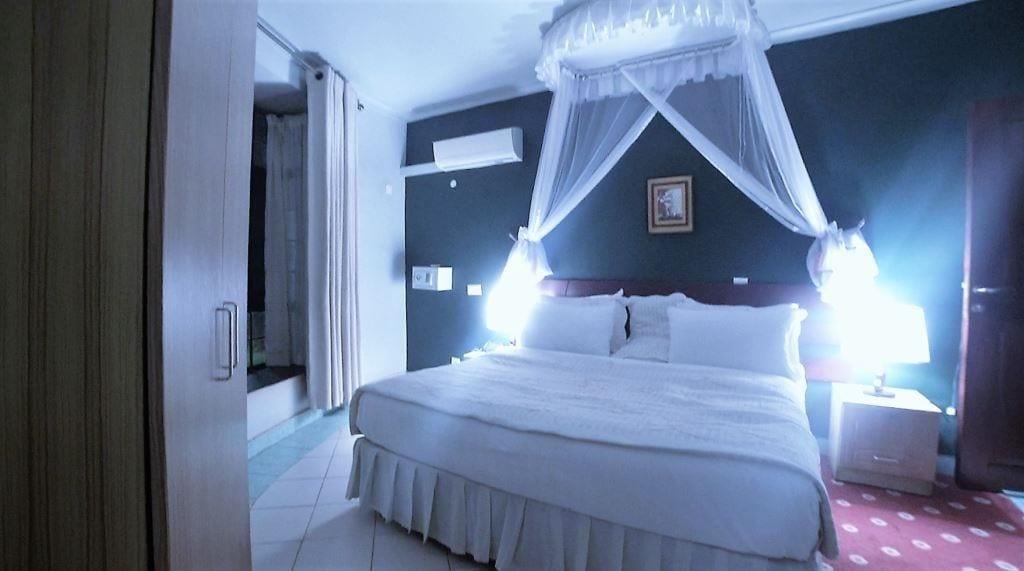 Silver Springs Hotel — 9