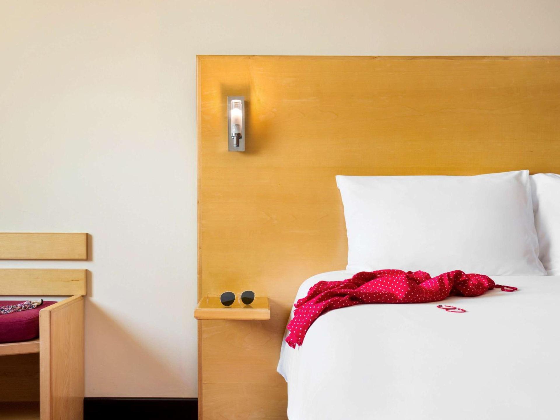 Courtyard by Marriott Al Barsha, Dubai — 1