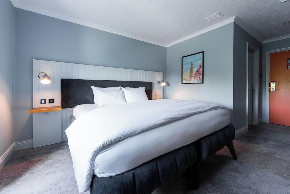 Village Urban Resort Blackpool — 7