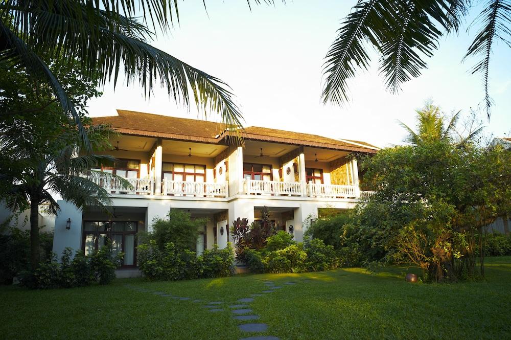 Lapochine Beach Resort 1076208 — 1