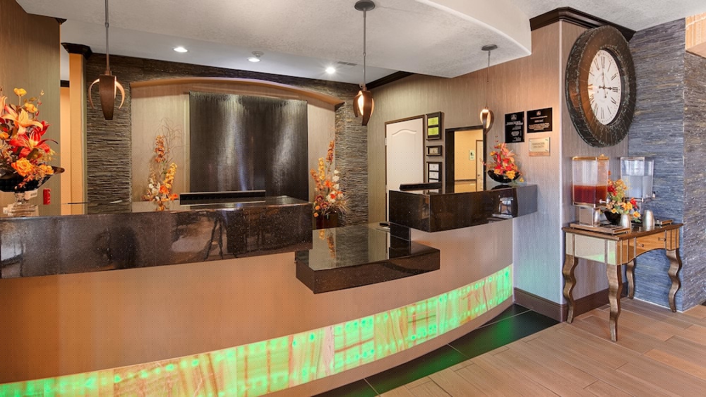 Best Western Plus Emerald Inn & Suites — 10