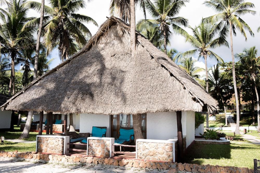 Karafuu Beach Resort & Spa — 1