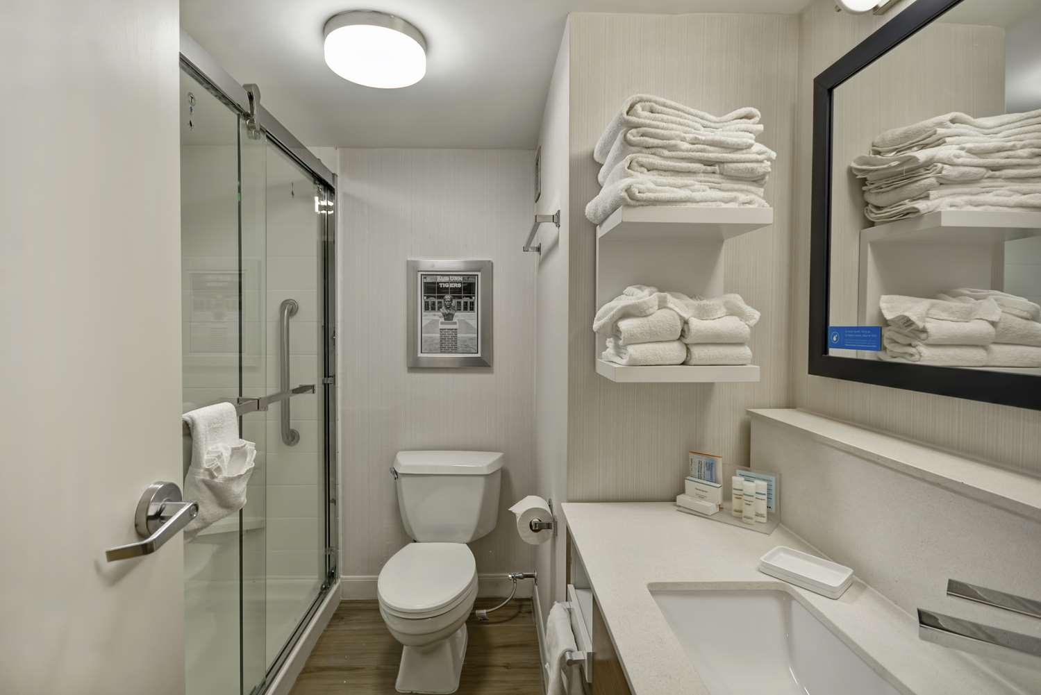 Hampton Inn Auburn — 1