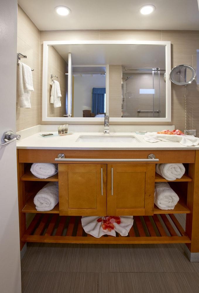 Divi Flamingo Beach Resort — 1