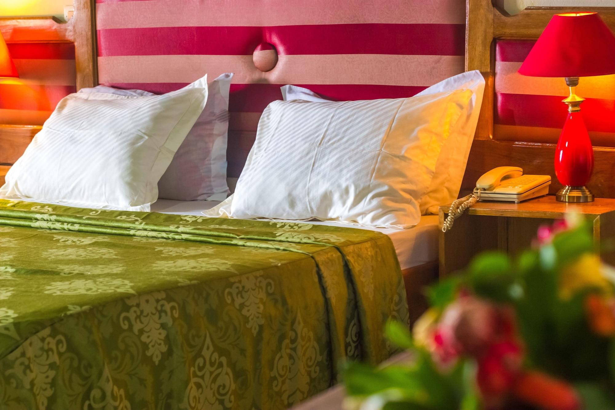 HOTEL AZUR — 8