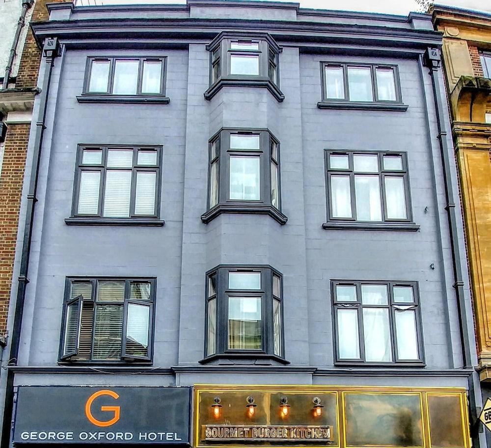 VICTORIA HOUSE HOTEL — 1