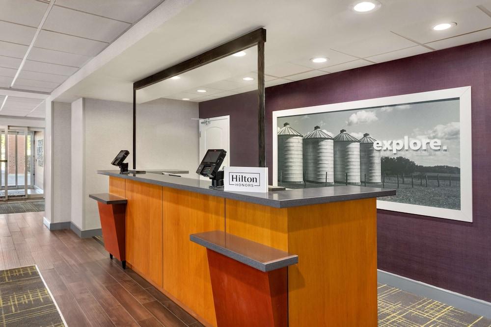 HAMPTON INN ST. LOUIS/COLUMBIA, IL — 4