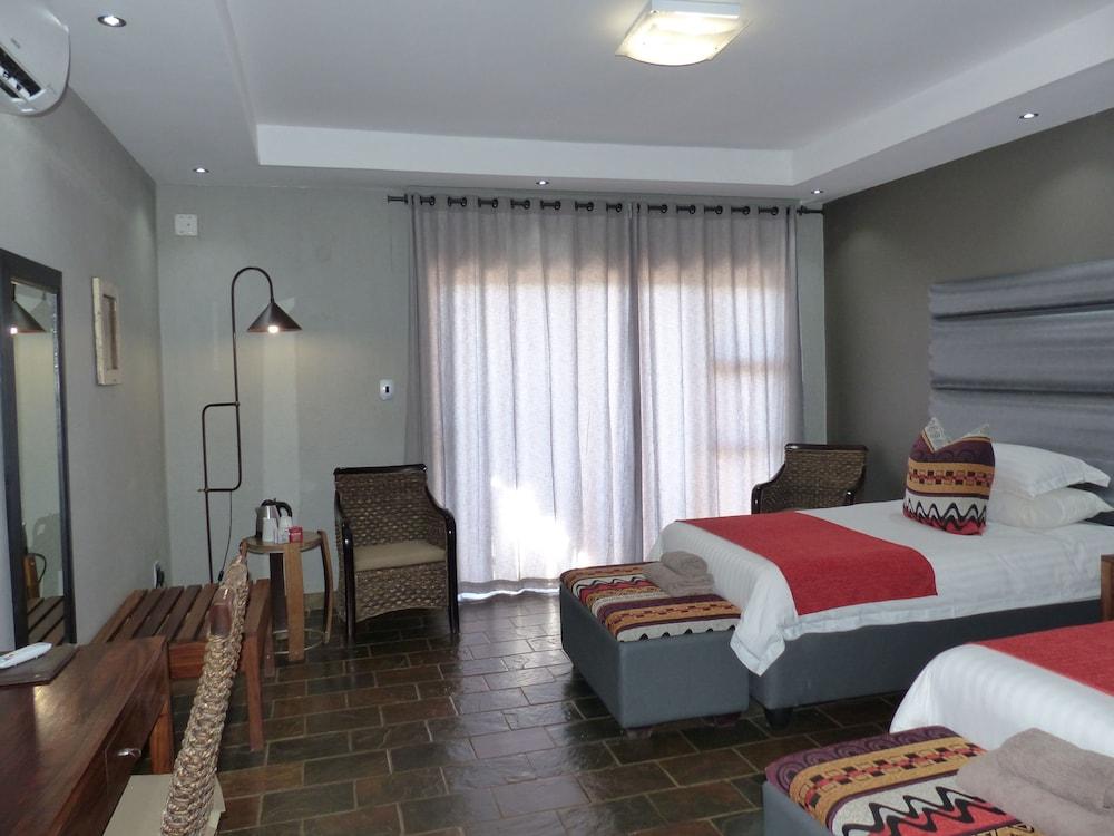 OPUWO COUNTRY HOTEL — 9