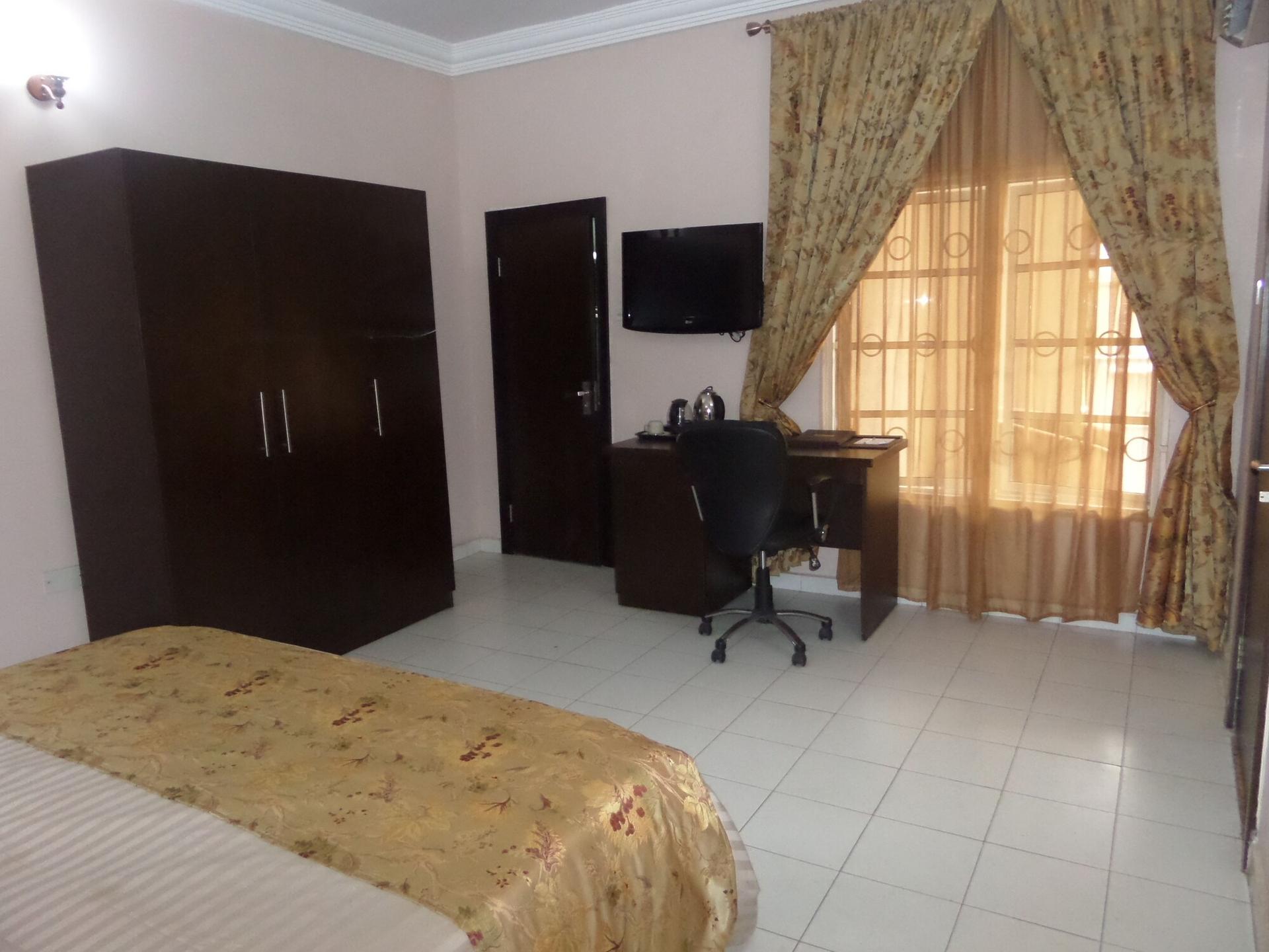 Sheer Luxury Apartment And Suites — 7