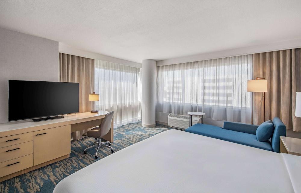 DoubleTree by Hilton Hotel LAX - El Segundo — 1