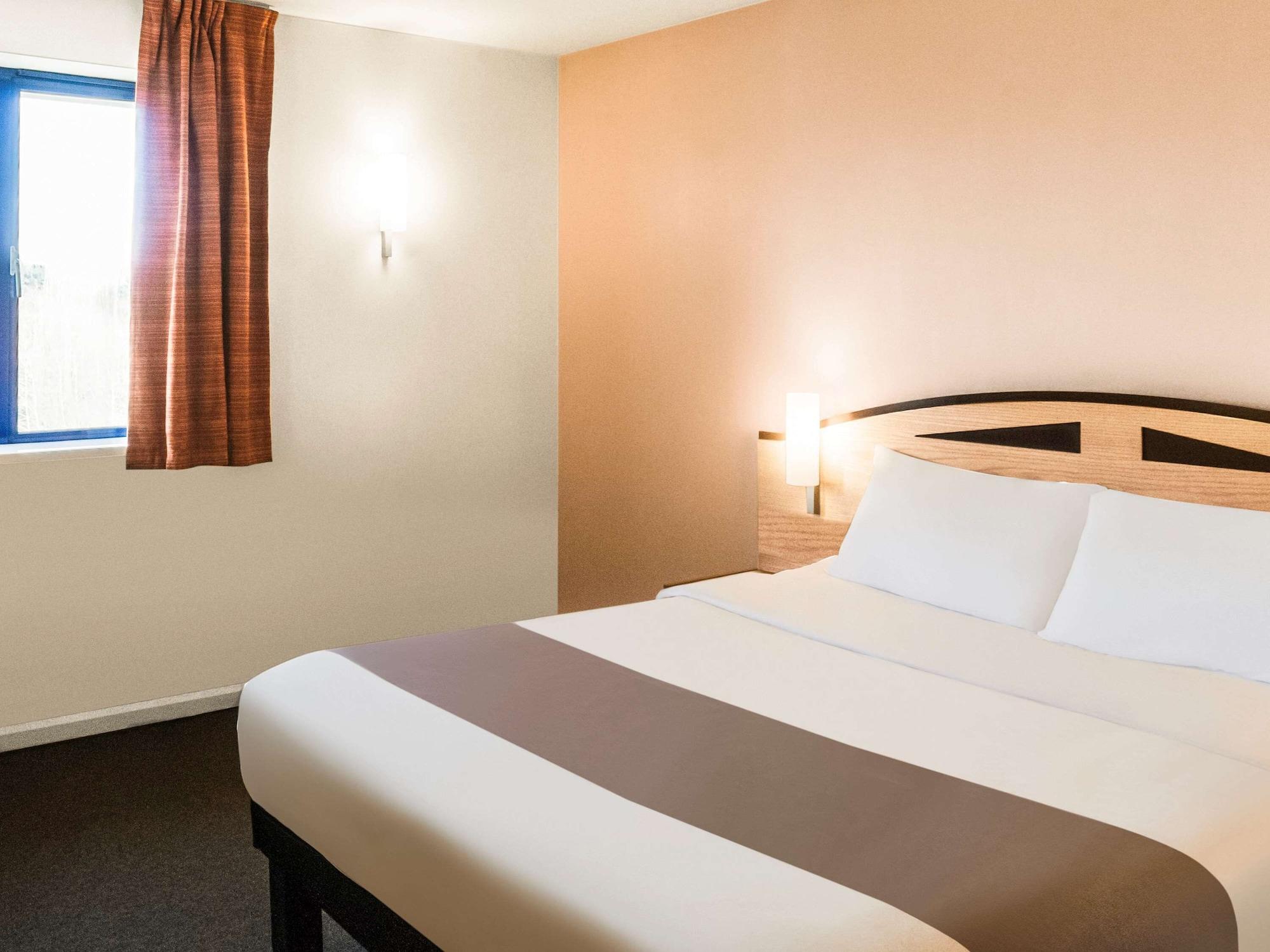 Ibis Rotherham East - M18 - M1 — 9