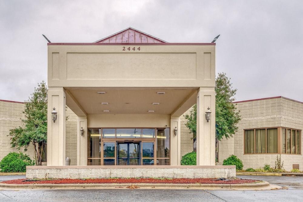 OYO Hotel Burlington South — 1