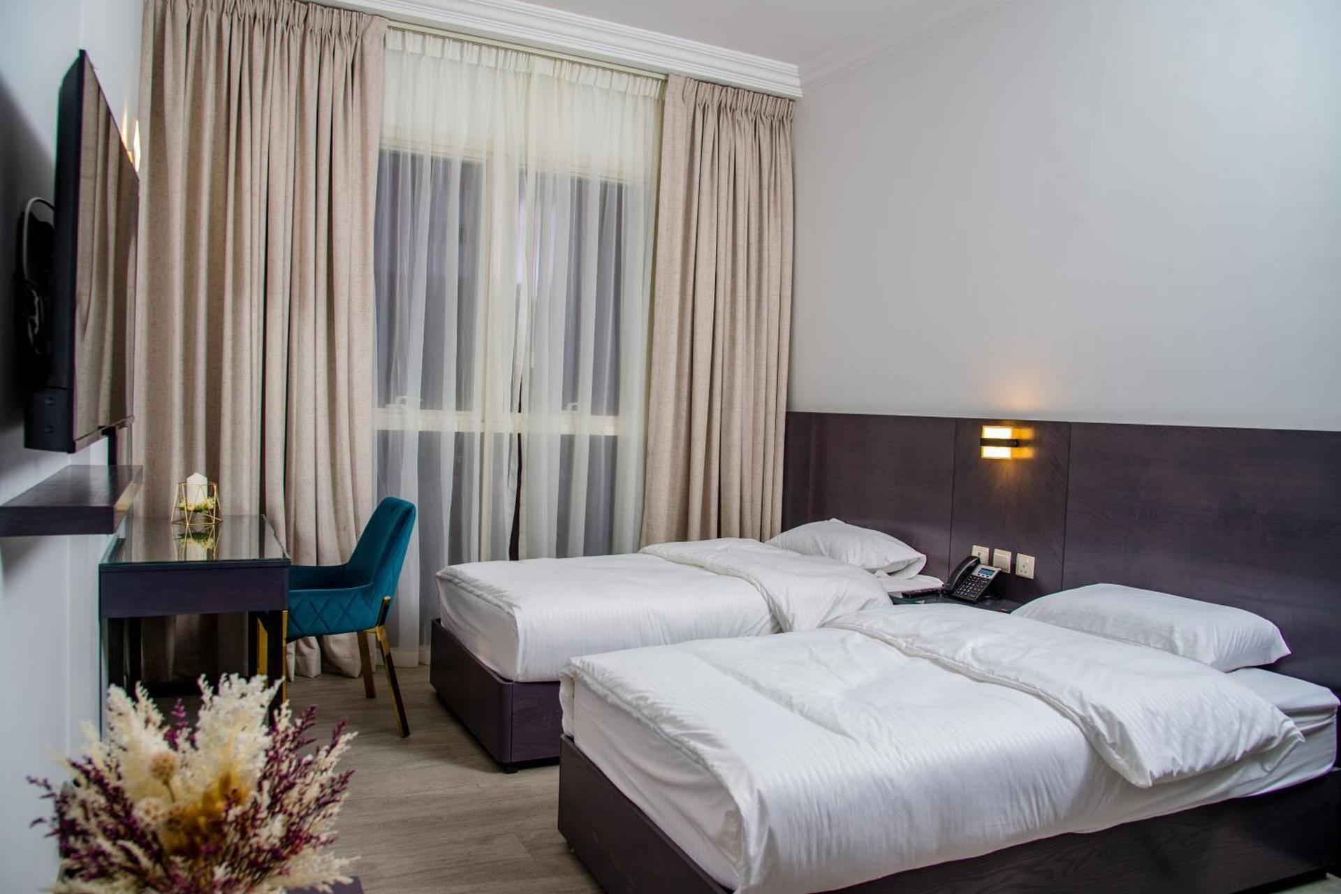 Garden City Hotel — 10