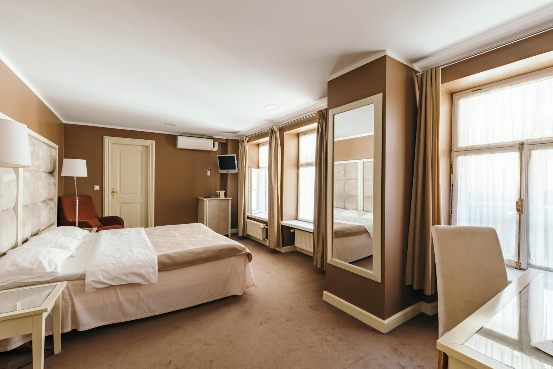 MERCHANT'S HOUSE HOTEL — 8