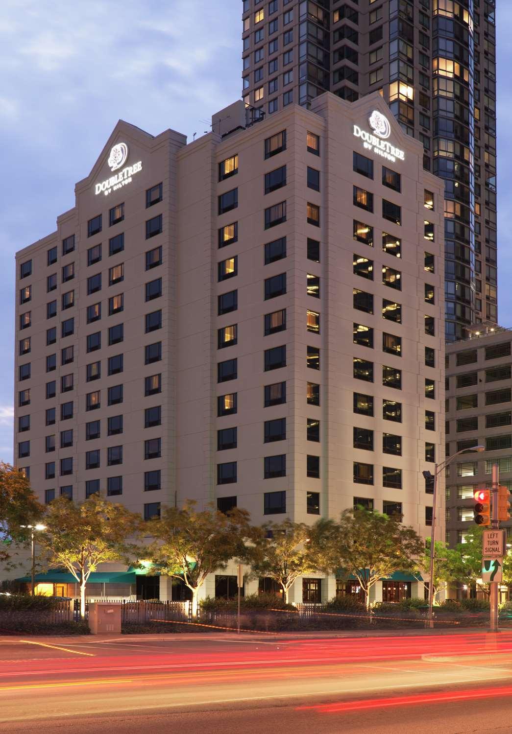 DoubleTree by Hilton Hotel Jersey City — 1