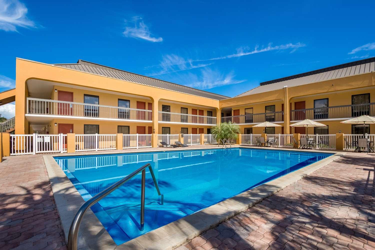 SureStay Hotel by Best Western St. Pete Clearwater Airport — 10