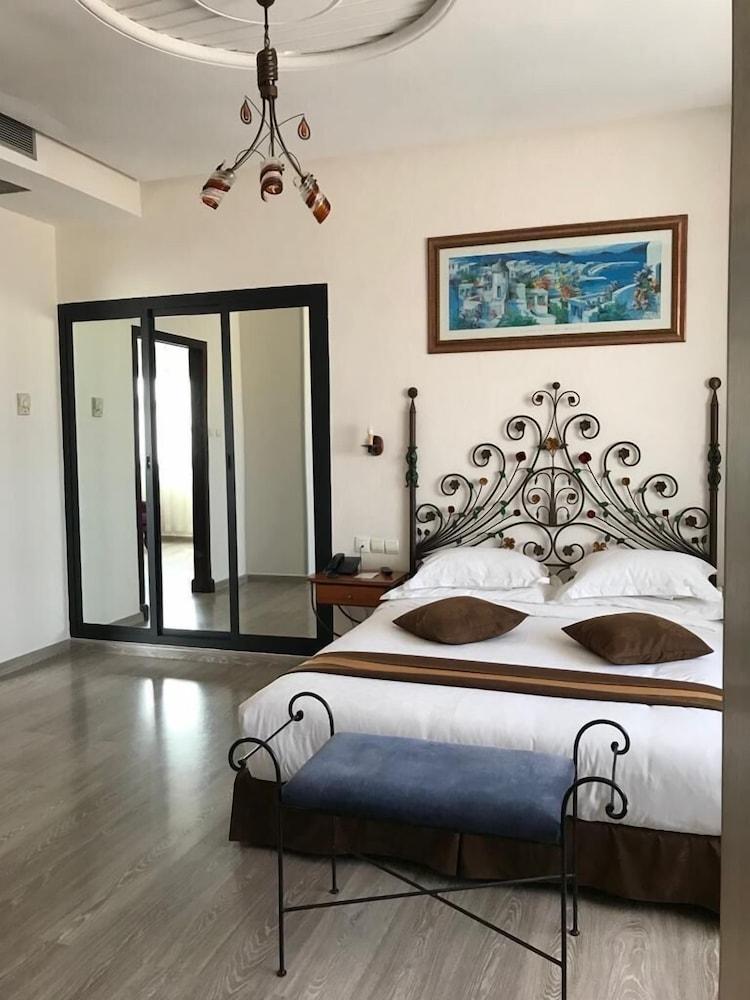 Hotel Colombe — 9