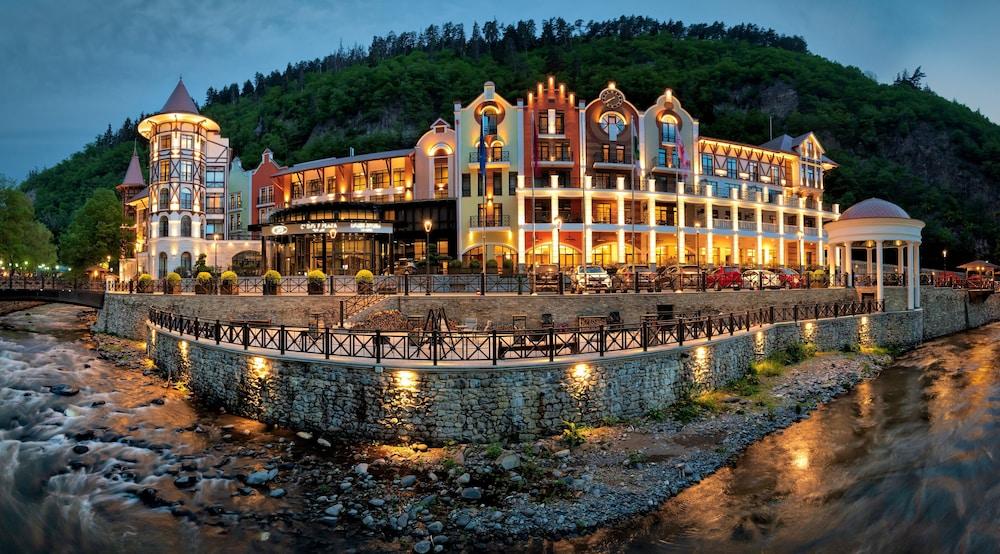 CROWNE PLAZA BORJOMI — 3