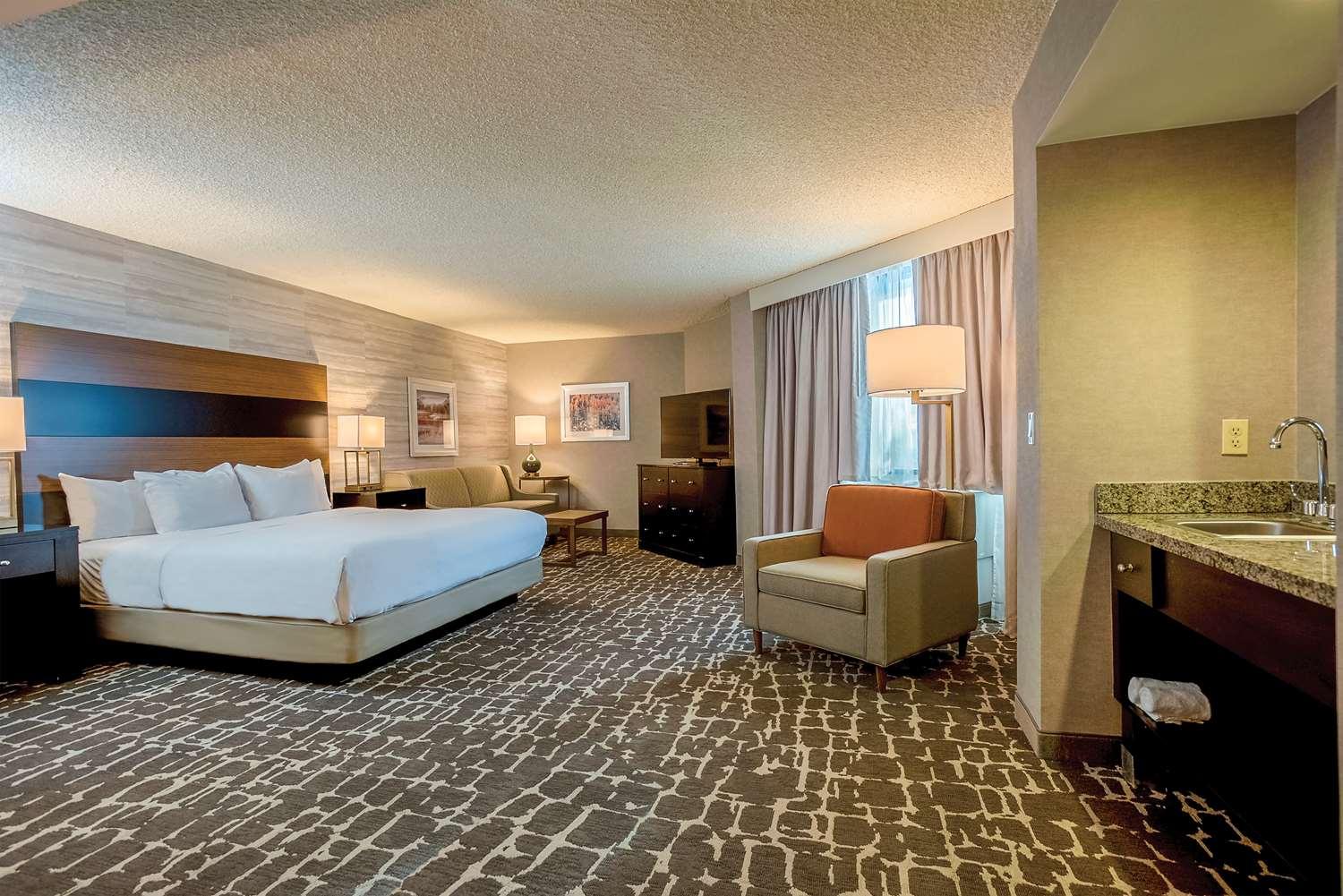Doubletree By Hilton Denver-Aurora — 10