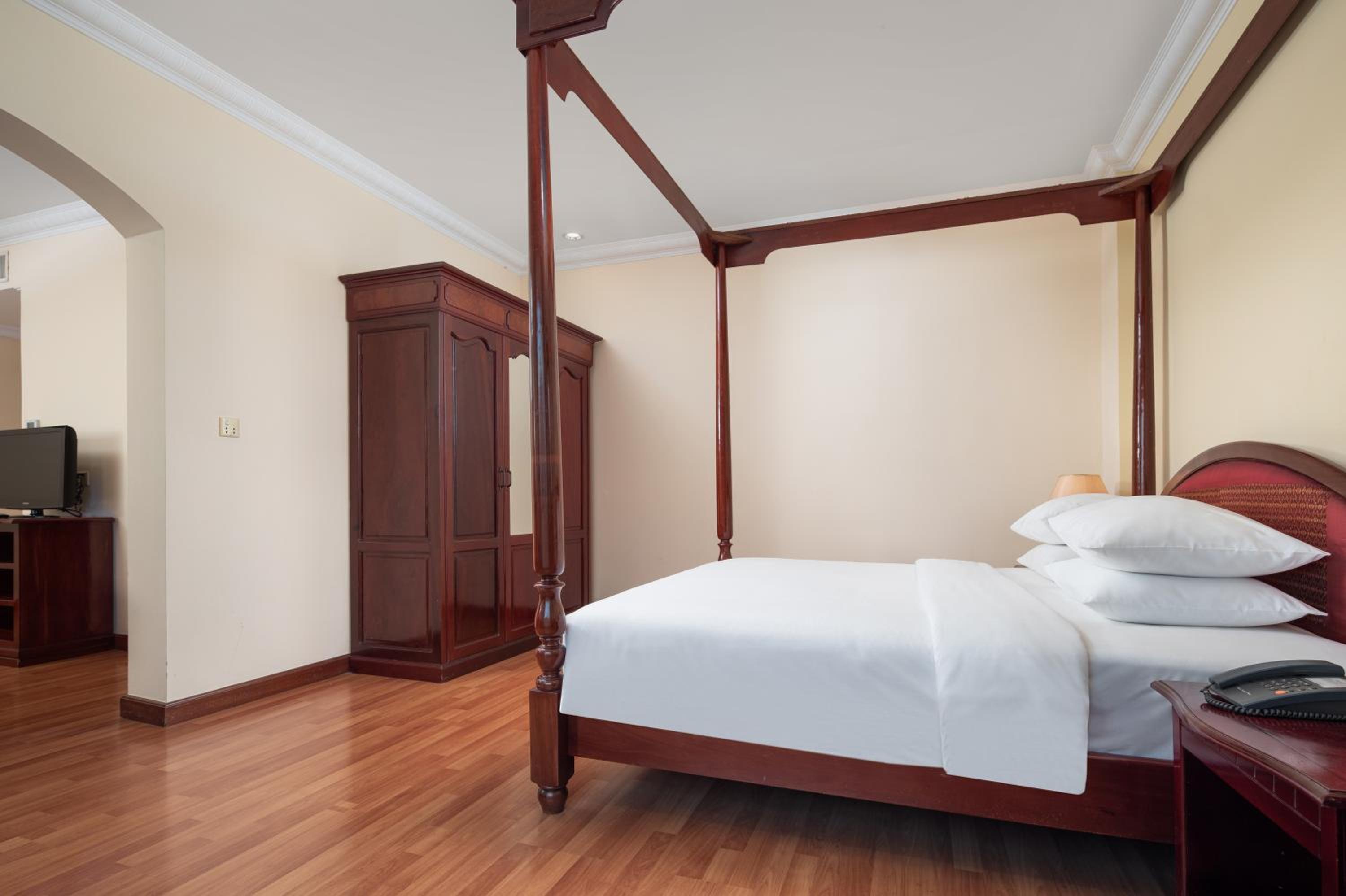 ANGKOR HOLIDAY HOTEL — 7