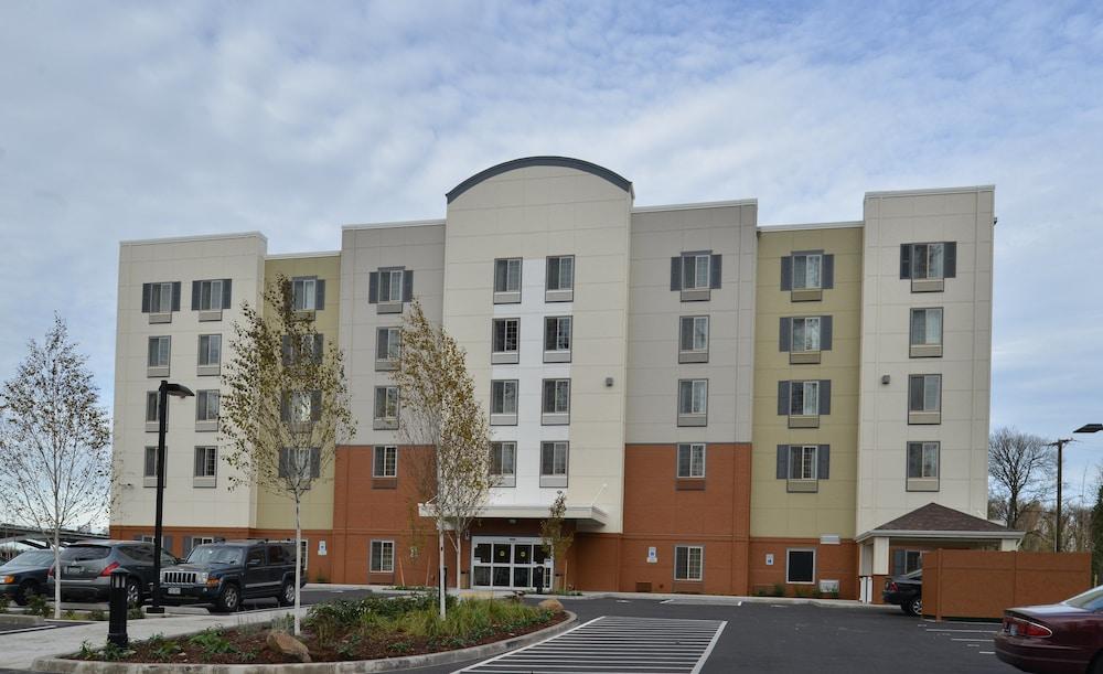 Candlewood Suites Eugene Springfield — 1